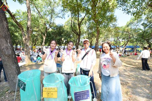 ภาพ No.194127:วัดพระธรรมกาย จัดงานวันเด็กแห่งชาติ ประจำปี พ.ศ.2568 ออกร้านอาหาร 200 ร้าน มอบของขวัญหลายหมื่นชิ้น วันที่ 12 มกราคม พ.ศ. 2568 วัดพระธรรมกาย อ.คลองหลวง จ.ปทุมธานี