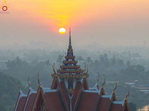 ภาพ No.197621:พิธีตักบาตรพระธรรมยาตรา ณ อนุสรณ์สถานลำดับที่ 4 สถานที่เกิดด้วยกายธรรม วัดโบสถ์(บน) ต.บางคูเวียง จ.นนทบุรี ในโครงการธรรมยาตรา กตัญญูบูชา มหาปูชนียาจารย์ พระมงคลเทพมุนี(สด จนฺทสโร) พระผู้ปราบมาร อนุสรณ์สถาน 7 แห่ง ปีที่ 13 วันที่ 19 มกราคม พ.ศ. 2568