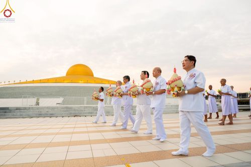 ภาพ No.214933:วันเสาร์ที่ 5 เมษายน พ.ศ. 2568 พิธีเวียนประทักษิณรอบพระมหาธรรมกายเจดีย์  พิธีวันทาเจดีย์ พิธีขอขมาและมอบผ้าไตร ในโครงการบรรพชาสามเณรฟื้นฟูพระพุทธศาสนาทั่วไทย , โครงการหน่อแก้วเปรียญธรรม รุ่นที่ 13 ,  โครงการสามเณรยุวธรรมทายาท รุ่นที่ 33 , โครงการสามเณรมั