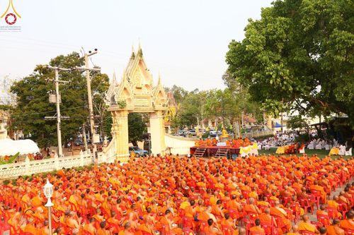 ภาพ No.135377:โครงการตักบาตรข้าวสารอาหารแห้งพระภิกษุสามเณร ๑,๐๐๐ รูป วันอังคารที่ ๙ เมษายน พ.ศ.๒๕๖๗ ณ ถนนหน้าที่ว่าการอำเภอคลองขลุง (เส้นเลียบแม่น้ำปิง) ตำบลคลองขลุง อำเภอคลองขลุง จังหวัดกำแพงเพชร