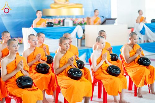 ภาพ No.229408:วันเสาร์ที่ 21 มิถุนายน พ.ศ. 2568 พิธีตักบาตรโครงการอุปสมบทหมู่ธรรมทายาท ระดับอุดมศึกษา รุ่นที่ 52 ภาคฤดูฝน ณ มหาวิหารคด คอร์ 9 วัดพระธรรมกาย