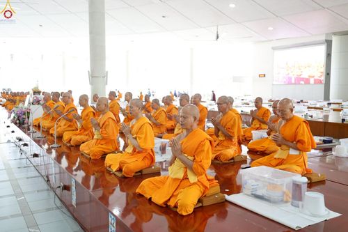 ภาพ No.230403:วันที่ 28 มิถุนายน พ.ศ. 2568 พิธีถวายภัตตาหารเมนูสวรรค์ เพื่อการบรรลุธรรม ณ หอฉันคุณยายอาจารย์ฯ วัดพระธรรมกาย