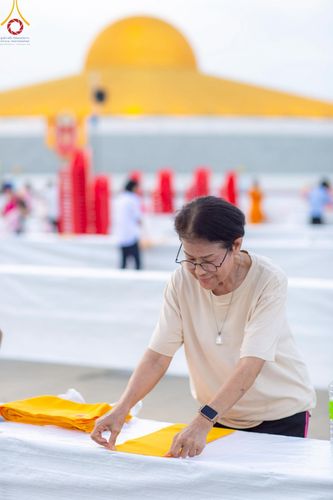 ภาพ No.218922:วันที่ 18-20 เมษายน พ.ศ. 2568 การเตรียมงานในลานธรรม , วิหารคด เพื่องานวันคุ้มครองโลก 22 เมษายน พศ. 2568