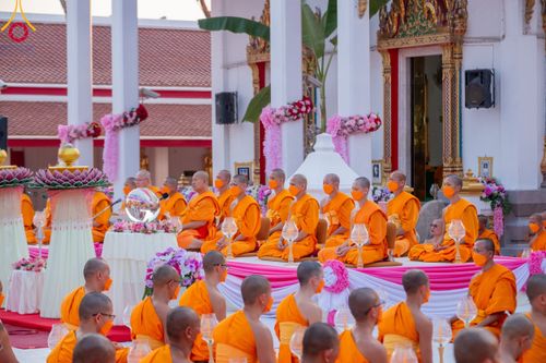 ภาพ No.112153:พิธีจุดประทีปถวายเป็นพุทธบูชา และบูชาธรรมมหาปูชนียาจารย์ พระมงคลเทพมุนี(สด จนฺทสโร) ในโครงการธรรมยาตรา กตัญญูบูชา มหาปูชนียาจารย์ พระมงคลเทพมุนี(สด จนฺทสโร) พระผู้ปราบมาร อนุสรณ์สถาน 7 แห่ง ปีที่ 12 วันที่ 14 มกราคม พ.ศ. 2567 ณ วัดสองพี่น้อง อ.สองพี่น้อง