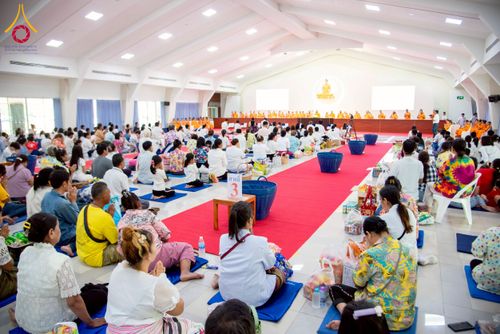 ภาพ No.218033:วันอาทิตย์ที่ 13 เมษายน พ.ศ. 2568 พิธีตักบาตรฉลองสามเณรใหม่ 75 รูป เนื่องในวันสงกรานต์ (โครงการบรรพชาสามเณรฟื้นฟูพระพุทธศาสนาทั่วไทย ประจำปีพุทธศักราช 2568) ณ ศูนย์ปฏิบัติธรรมระยอง(บ้านช่องลม) ตำบลบางบุตร อำเภอบ้านค่าย จังหวัดระยอง