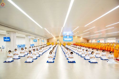 ภาพ No.246526:วันที่ 17 กันยายน พ.ศ. 2568 พิธีรับดวงแก้วนักเรียนบาลี "ดวงแก้วยกชั้นให้ลั่นจักรวาล" ณ ห้องเทวสภา วัดพระธรรมกาย