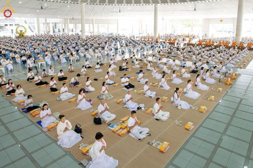 ภาพ No.211054:วันพฤหัสบดีที่ 13 มีนาคม พ.ศ. 2568  กิจกรรมวันพระ ขึ้น 15 ค่ำ เดือน 4 พิธีบุพเปตพลี ครั้งที่ 160 และ พิธีฉลองชัยสวดธัมจักรกัปปวัตนสูตร ครบ 7,196,000,000 จบ ณ วัดพระธรรมกาย