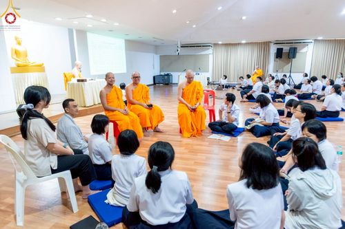 ภาพ No.214500:วันที่ 31 มีนาคม พ.ศ. 2568 ประชุมทีมงานการจัดถวายภัตตาหารพระ  เพื่องานวันถวายมหาสังฆทาน 40,000 กว่าวัด  วันคุ้มครองโลก ณ วัดพระธรรมกาย