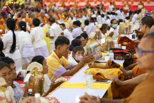 ภาพ No.178815:พิธีถวายมหาสังฆทาน 340 วัด จังหวัดบุรีรัมย์ ณ วัดกลางพระอารามหลวง จังหวัดบุรีรัมย์ โดยคณะศิษยานุศิษย์บูชาธรรม 80 ปี หลวงพ่อธัมมชโย วันที่ 15 ตุลาคม พ.ศ. 2567