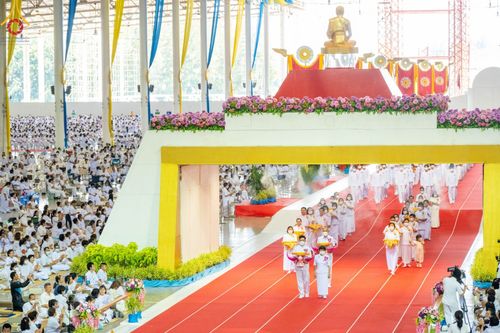 ภาพ No.99771:พิธีทอดผ้าป่า ต้นสมบัติจักรพรรดิ ในวันอาทิตย์ที่ 3 ธันวาคม พ.ศ. 2566 ณ สภาธรรมกายสากล วัดพระธรรมกาย จ.ปทุมธานี