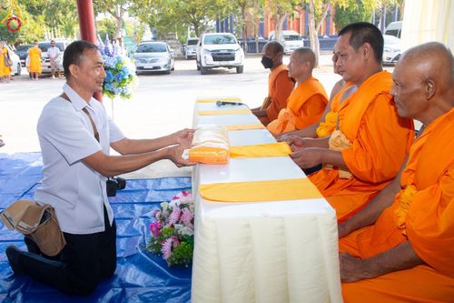 ภาพ No.189917:พิธีทอดผ้าป่าทำนุบำรุงศาสนสถาน ณ วัดอัมพวัน ต.สองพี่น้อง อ.สองพี่น้อง จ.สุพรรณบุรี ในโครงการธรรมยาตรา กตัญญูบูชา มหาปูชนียาจารย์ พระมงคลเทพมุนี(สด จนฺทสโร) พระผู้ปราบมาร อนุสรณ์สถาน 7 แห่ง ปีที่ 13 วันที่ 5 มกราคม พ.ศ. 2568