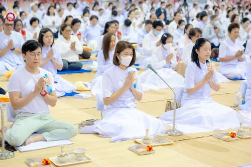 ภาพ No.204271:พิธีถวายภัตตาหารเป็นสังฆทาน แด่พระธรรมยาตรา ณ วัดพระธรรมกาย ตำบลคลองสาม อำเภอคลองหลวง จังหวัดปทุมธานี ในโครงการธรรมยาตรา กตัญญูบูชา มหาปูชนียาจารย์ พระมงคลเทพมุนี(สด จนฺทสโร) พระผู้ปราบมาร อนุสรณ์สถาน 7 แห่ง ปีที่ 13 วันที่ 31 มกราคม พ.ศ. 2568