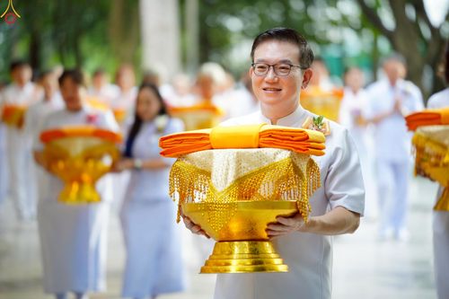 ภาพ No.227344:วันเสาร์ที่ 31 พฤษภาคม พ.ศ. 2568 พิธีเวียนประทักษิณรอบพระอุโบสถ ในพิธีอุปสมบท สามเณรเตรียม DCI รุ่นที่ 22 ณ อุโบสถพระไตรปิฎก วัดพระธรรมกาย