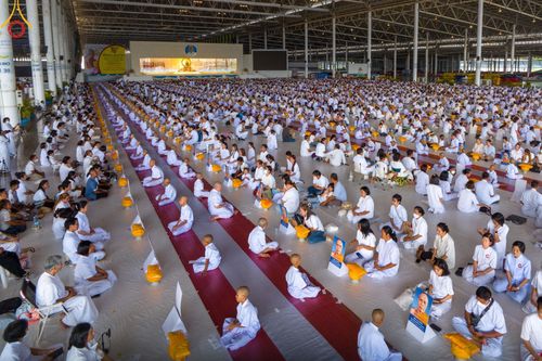 ภาพ No.133889:พิธีขอขมามอบผ้าไตร โครงการบรรพชาสามเณร ศูนย์อบรมวัดพระธรรมกาย ณ วัดพระธรรมกาย วันเสาร์ที่ 6 เมษายน พ.ศ. 2567