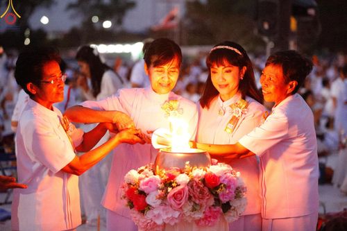 ภาพ No.129588:พิธีจุดประทีป 10,000 ดวง น้อมถวายเป็นพุทธบูชา ณ มหารัตนเจดีย์สิริปทุมสวรรค์ (เจดีย์อริยพุทธะ 5 พระองค์) ศูนย์ปฏิบัติธรรมภาคใต้ อ.บางกล่ำ จ.สงขลา  วันที่ 10 มีนาคม พ.ศ. 2567