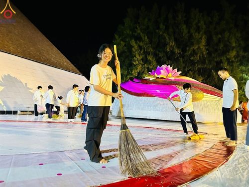 ภาพ No.108244:V.5 ทุ่มพลัง การเตรียมงาน เก็บงาน การรับบุญของเจ้าหน้าที่หน่วยงานต่างๆ เพื่อโครงการธรรมยาตรา กตัญญูบูชามหาปูชนียาจารย์ พระมงคลเทพมุนี (สด จนฺทสโร) พระผู้ปราบมาร อนุสรณ์สถาน 7 แห่ง ปีที่ 12 ระหว่างวันที่ 2 - 31 มกราคม พ.ศ. 2567