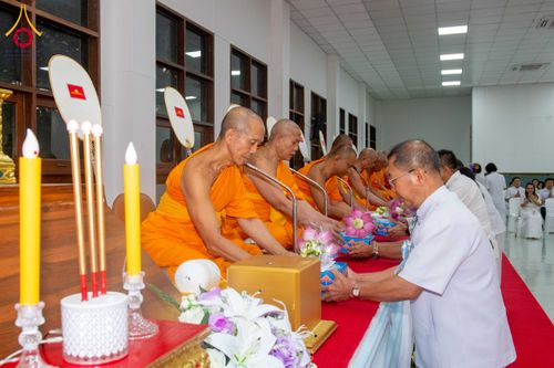 ภาพ No.315497:วันพุธที่ 25 มีนาคม พ.ศ. 2569 พิธีบำเพ็ญกุศล คุณพ่อณรงค์ จินตมากุล  สิริอายุ 99 ปี 11 เดือน โยมบิดา พระครูปลัดรัตนวีรวัฒน์ (รังสฤษดิ์ อิทฺธิจินตโก) ที่ปรึกษาเจ้าคณะจังหวัดปทุมธานี เจ้าอาวาสวัดพระธรรมกาย  ณ ห้องปลูกศรัทธา 2 วัดพระธรรมกาย ปทุมธานี