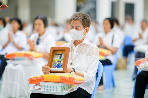 ภาพ No.136132:พิธีบุพเปตพลี ครั้งที่ 150 ร่วมอุทิศบุญให้แก่หมู่ญาติที่ล่วงลับไปแล้ว และสืบทอดอายุพระพุทธศาสนา วันอังคารที่ 7 พฤษภาคม พ.ศ. 2567 ( วันพระ แรม 14 ค่ำ เดือน 5 ) ณ หอฉันคุณยายอาจารย์ฯ วัดพระธรรมกาย