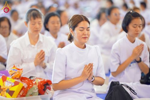 ภาพ No.276977:วันอาทิตย์ที่ 7 ธันวาคม พ.ศ. 2568 พิธีตักบาตรอาทิตย์ต้นเดือน ณ บ้านแก้วเรือนทองคุณยายฯ วัดพระธรรมกาย