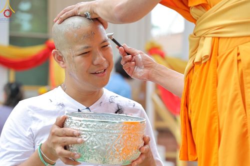 ภาพ No.144560:พิธีตัดปอยผมและปลงผมนาคธรรมทายาท ณ วัดพระธรรมกายนิวเจอร์ซี ประเทศสหรัฐอเมริกา วันที่ 29 มิถุนายน พ.ศ. 2567