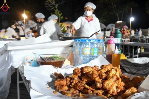 ภาพ No.106671:พิธีถวายภัตตาหารเป็นสังฆทาน แด่คณะพระธรรมยาตราฯ ในโครงการธรรมยาตรากตัญญูบูชา มหาปูชนียาจารย์ พระมงคลเทพมุนี(สด จนฺทสโร) พระผู้ปราบมาร อนุสรณ์สถาน 7 แห่ง ปีที่ 12 วันที่ 6 มกราคม พ.ศ. 2567 ณ อนุสรณ์สถานโลตัสแลนด์ จ.สุพรรณบุรี