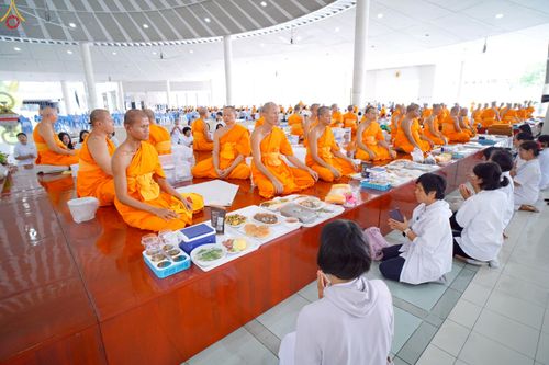 ภาพ No.229469:วันเสาร์ที่ 21 มิถุนายน พ.ศ. 2568 พิธีถวายภัตตาหารเมนูสวรรค์ เพื่อการบรรลุธรรม ณ หอฉันคุณยายอาจารย์ฯ วัดพระธรรมกาย