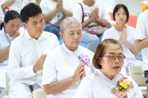 ภาพ No.277911:พิธีตัดปอยผมและปลงผมนาคธรรมทายาท พิธีขอขมาผู้ปกครอง ณ ศูนย์อบรมเยาวชนนครปฐม จ.นครปฐม และพิธีมอบบาตร ผ้าไตร นาคธรรมทายาท พิธีบรรพชา อุปสมบทหมู่ ณ วัดลาดหญ้าไทร จ.นครปฐม