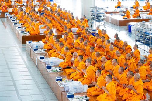 ภาพ No.165761:พิธีถวายภัตตาหารเมนูสวรรค์ วันที่ 26 ตุลาคม พ.ศ. 2567 ณ หอฉันคุณยายอาจารย์ฯ วัดพระธรรมกาย