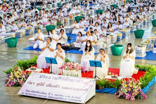 ภาพ No.158912:พิธีตักบาตร ในวันอาทิตย์ต้นเดือน วันที่ 6 ตุลาคม พ.ศ. 2567 ณ สภาธรรมกายสากล วัดพระธรรมกาย