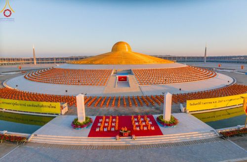 ภาพ No.105227:พิธีตักบาตรฉลองพระบวชใหม่ รุ่นบูชาธรรมมหาปูชนียาจารย์ และต้อนรับศักราชใหม่ วันจันทร์ที่ 1 มกราคม พ.ศ. 2567 ณ ลานธรรมพระมหาธรรมกายเจดีย์ วัดพระธรรมกาย