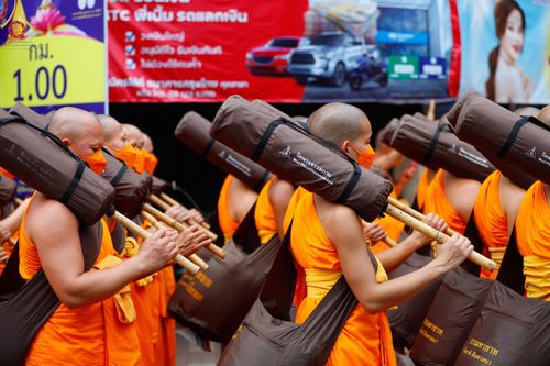 ภาพ No.128467:พิธีอัญเชิญพระบรมสารีริกธาตุ " ใจกลางเมืองนครหาดใหญ่ " เพื่อประดิษฐาน ณ มหารัตนเจดีย์สิริปทุมสวรรค์ (เจดีย์อริยพุทธะ 5 พระองค์) ศูนย์ปฏิบัติธรรมภาคใต้ อ.บางกล่ำ จ.สงขลา  วันที่ 9 มีนาคม พ.ศ. 2567 (ชุดที่ 2)