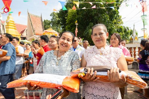 ภาพ No.171689:พิธีทอดกฐิน ณ วัดมหาโพธิ์ จ.ลพบุรี ในโครงการกฐินสามัคคีทั่วไทย 30,000 วัด บูชาธรรม 80 ปี หลวงพ่อธัมมชโย โดยคณะศิษยานุศิษย์วัดพระธรรมกาย วันที่ 27 ตุลาคม พ.ศ. 2567