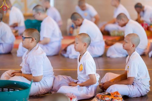 ภาพ No.214574:วันศุกร์ที่ 4 เมษายน พ.ศ.2568 นาคธรรมทายาทตักบาตรพระพี่เลี้ยง ในโครงการบรรพชาสามเณร ฟื้นฟูพระพุทธศาสนาทั่วไทย ณ วิหารคด 22 วัดพระธรรมกาย