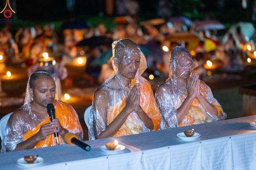 ภาพ No.141029:PhotoStory มหาศรัทธา ธรรมยาตราศรีลังกา EP.6 พิธีจุดวิสาขประทีป 6 วัด ถวายเป็น พุทธบูชา  โครงการสยาม-ลังกา ธรรมยาตรา  ฉลองเทศกาลวิสาขบูชาแห่งชาติ ศรีลังกา  บูชาธรรม 80 ปี หลวงพ่อธัมมชโย วันที่ 16 พฤษภาคม พ.ศ. 2567