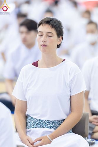 ภาพ No.99709:พิธีปฏิบัติธรรมและพิธีบูชาข้าวพระ ในวันอาทิตย์ต้นเดือนที่ 3 ธันวาคม พ.ศ. 2566 ณ สภาธรรมกายสากล วัดพระธรรมกาย จ.ปทุมธานี