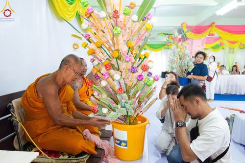 ภาพ No.96782:พิธีทอดกฐินสามัคคีทั่วไทย 5,000 วัด ณ วัดบ้านพร้าวนอก จ.ปทุมธานี วันที่ 19 พฤศจิกายน พ.ศ.2566