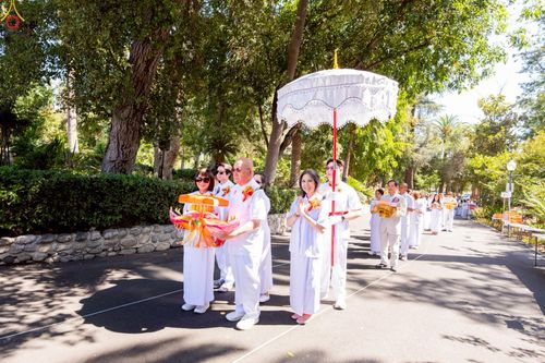 ภาพ No.259294:วันอาทิตย์ที่ 12 ตุลาคม พ.ศ. 2568 พิธีทอดกฐินบรมจักรพรรดิ สร้างอุโบสถ 82 ปี บูชาธรรมหลวงพ่อธัมมชโย ณ วัดพระธรรมกายแคลิฟอร์เนีย ประเทศสหรัฐอเมริกา 