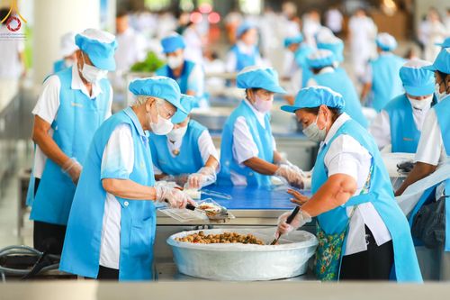 ภาพ No.143164:พิธีถวายภัตตาหารเพื่อเป็นกำลังแห่งการเข้าถึงธรรม ของพระภิกษุสามเณร วัดพระธรรมกาย วันเสาร์ที่ 6 กรกฏาคม พ.ศ. 2567 ณ หอฉันคุณยายอาจารย์ วัดพระธรรมกาย จ.ปทุมธานี