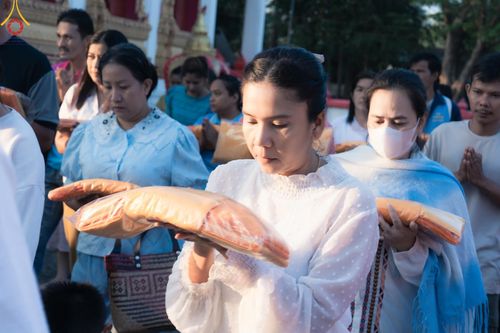 ภาพ No.133425:พิธีขอขมารับผ้าไตร, พิธีบรรพชาสามเณร, สามเณรออกบิณฑบาต ในโครงการบรรพชาสามเณร ฟื้นฟูพระพุทธศาสนาทั่วไทย  ณ ศูนย์ปฏิบัติธรรม และอบรมเยาวชนเมืองยะลา วันที่ 3 เมษายน พ.ศ. 2567