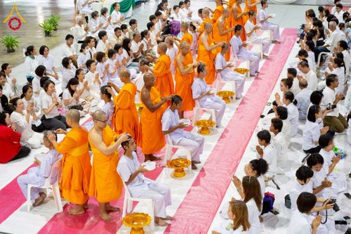 ภาพ No.230701:วันที่ 29 มิถุนายน พ.ศ.2568 พิธีตัดปอยผมและปลงผมนาคธรรมทายาท โครงการบรรพชาอุปสมบทหมู่ รุ่นเข้าพรรษา ณ วิหารคด วัดพระธรรมกาย