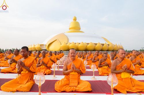 ภาพ No.200589:พิธีจุดประทีปถวายเป็นพุทธบูชา และบูชาธรรมมหาปูชนียาจารย์ ณ อนุสรณ์สถานบางปลา วัดบางปลา อำเภอบางเลน จังหวัดนครปฐม ในโครงการธรรมยาตรา กตัญญูบูชา มหาปูชนียาจารย์ พระมงคลเทพมุนี(สด จนฺทสโร) พระผู้ปราบมาร อนุสรณ์สถาน 7 แห่ง ปีที่ 13 วันที่ 23 มกราคม พ.ศ. 2568