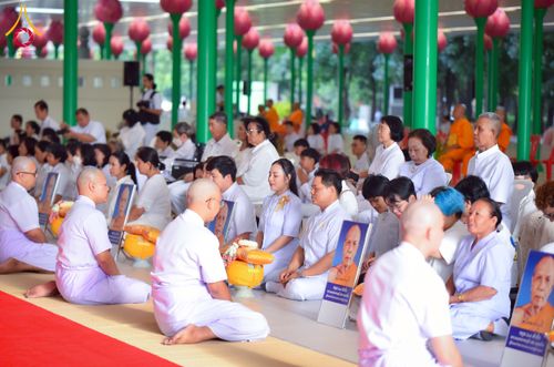 ภาพ No.244669:วันเสาร์ที่ 6 กันยายน พ.ศ. 2568 พิธีขอขมา-รับผ้าไตรของนาคธรรมทายาท โครงการอุปสมบทหมู่บูชาธรรมครบรอบ 108 ปี  วันครูผู้ค้นพบวิชชาธรรมกาย ณ โบสถ์พระไตรปิฎก วัดพระธรรมกาย