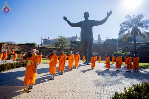 ภาพ No.232822:วันที่ 1 กรกฏาคม พ.ศ. 2568 Dhammayatra in South Africa 2025 ธรรมยาตราแอฟริกาใต้ — เส้นทางแห่งสติ สมาธิ และปัญญา ธรรมทายาทที่ได้อบรมโครงการบรรพชาอุปสมบทหมู่ครั้งที่ 2 ณ วัดพระธรรมกายโจฮันเนสเบิร์ก ประเทศแอฟริกาใต้