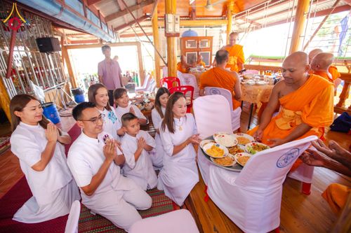 ภาพ No.173191:พิธีทอดกฐิน วัดช้างใหญ่ จ.พระนครศรีอยุธยา ในโครงการกฐินสามัคคีทั่วไทย 30,000 วัด บูชาธรรม 80 ปี หลวงพ่อธัมมชโย โดยคณะศิษยานุศิษย์วัดพระธรรมกาย วันที่ 2 พฤศจิกายน พ.ศ. 2567