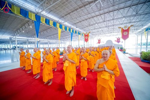 ภาพ No.237422:วันอาทิตย์ที่ 10 สิงหาคม พ.ศ.2568 พิธีมอบใบประกาศเกียรติคุณ โครงการสอบบาลี "ฉลองแชมป์" บูชาธรรม 80 ปี หลวงพ่อธัมมชโย ประจำปี 2568 และ พิธีมอบดวงแก้วสามเณรทรงบาลีไวยากรณ์ ณ สภาธรรมกายสากล วัดพระธรรมกาย ปทุมธานี