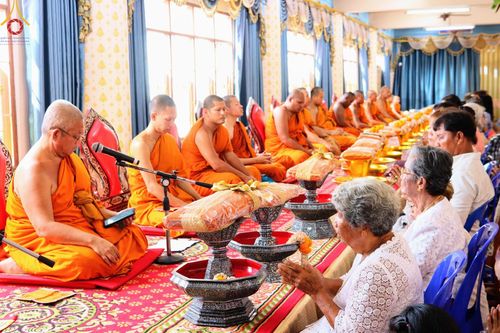 ภาพ No.170489:พิธีทอดกฐิน ณ วัดสุราษฎร์รังสรรค์ จ.ปทุมธานี ในโครงการกฐินสามัคคีทั่วไทย 30,000 วัด บูชาธรรม 80 ปี หลวงพ่อธัมมชโย โดยคณะศิษยานุศิษย์วัดพระธรรมกาย วันที่ 27 ตุลาคม พ.ศ. 2567