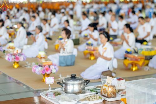 ภาพ No.174626:พิธีถวายภัตตาหารเมนูสวรรค์ เพื่อการบรรลุธรรม ณ หอฉันคุณยายอาจารย์ฯ วัดพระธรรมกาย วันที่ 23 พฤศจิกายน พ.ศ. 2567