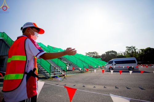ภาพ No.219257:บรรยากาศการเดินทางเข้าวัดพระธรรมกาย , การต้อนรับปฏิสันถาร , การฉันภัตตาหารเช้า , การลงทะเบียนพระสังฆาธิการ  เนื่องในวันคุ้มครองโลก พิธีถวายมหาสังฆทานคณะสงฆ์ 40,000 กว่าวัดทั่วประเทศ ณ วัดพระธรรมกาย