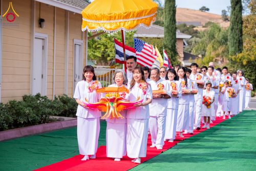 ภาพ No.174994:พิธีทอดกฐิน วัดพระธรรมกายซิลิคอนวัลเลย์ มลรัฐแคลิฟอร์เนีย ประเทศสหรัฐอเมริกา บูชาธรรม 80 ปี หลวงพ่อธัมมชโย โดยคณะศิษยานุศิษย์วัดพระธรรมกาย วันที่ 27 ตุลาคม พ.ศ. 2567