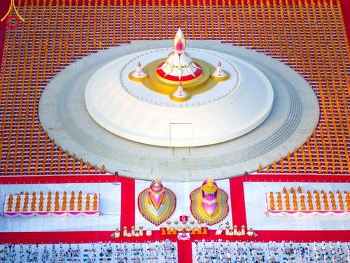 ภาพ No.109556:พิธีจุดประทีปถวายเป็นพุทธบูชา และบูชาธรรมมหาปูชนียาจารย์ วันที่ 10 มกราคม พ.ศ. 2567 ณ อนุสรณ์สถานคลองบางนางแท่น อ.สามพราน จ.นครปฐม